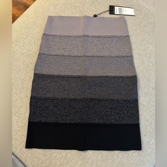NWT BCBGMaxAzria Black Grey Gradient Ombre Bandage Stretch Mini Skirt Size M - Picture 3 of 5